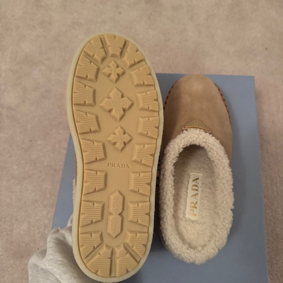 Authentic Prada Shearling Suede Mules - Picture 4 of 9